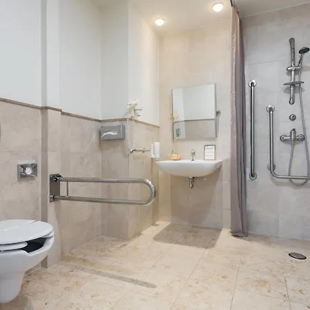 Hunguest Saliris Szálloda 4*